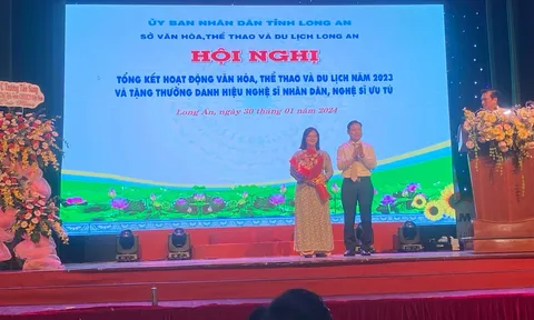 UBND tỉnh khen thưởng 3 cá nhân và 2 tập thể thuộc Hiệp hội Du Lịch Long An